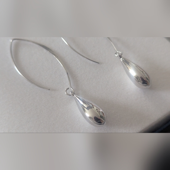 925 CFJ Thai Sterling Silver Teardrop Earrings. Length 2.25" - Picture 7 of 12